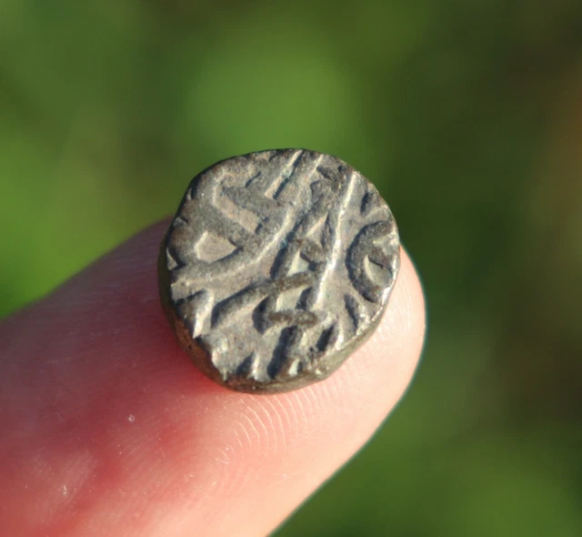 ANCIENT BRONZE THICK coin Moghul Empire of India, Akbar Emperor 1556