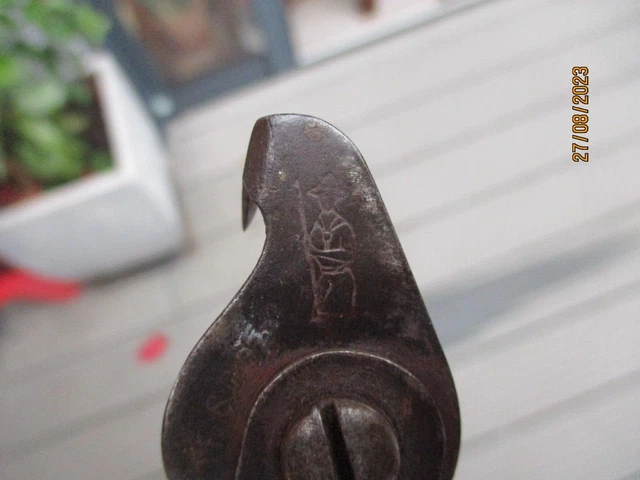 ANCIEN OUVRE BOITE à Languette Sardine et Décapsuleur . Métal . 15 cm