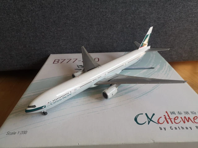 Avion Miniature Métal Cathay Pacific Boeing 777-300 échelle 1/400 – Collectionneur, état Impeccable
