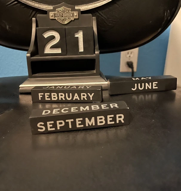 HARLEY DAVIDSON CALENDAR Motorcycles Perpetual Desk Block Numbers
