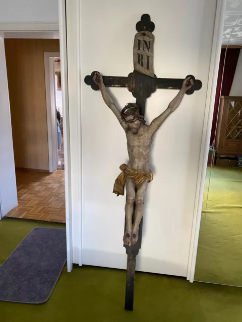Holzkreuz mit Jesus geschnitzt
