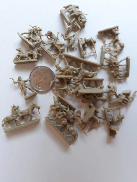 European Force – 60 Soldats Miniature Kaki 3,5 Cm – Set Militaire Plastique – Jouet Enfant Dès 3 Ans – Marron Et Vert