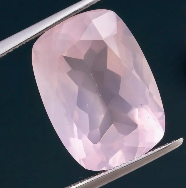 Magnifique QUARTZ ROSE  8.17 Carats