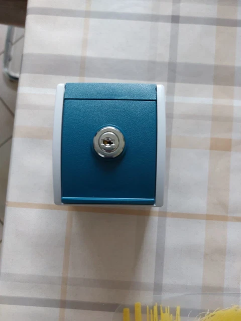 Busch-Jaeger Presa Schuko - acquista su Busch-Jaeger Presa Schuko - acquista su
