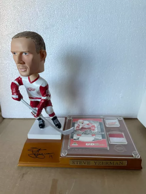 Steve Yzerman '03-04 NHL Upper Deck Classics LE Bobbing head Doll NIB Steve Yzerman '03-04 NHL Upper Deck Classics LE Bobbing head Doll NIB