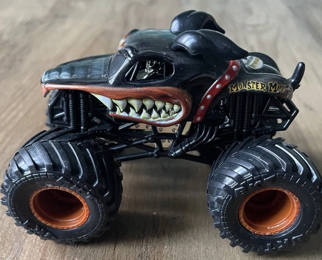 HOT WHEELS MONSTER Jam Monster Truck Monster Mutt Rottweiler 1:64 Rare ...