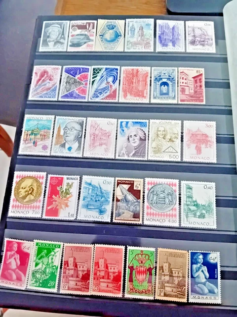 Lot de 31 timbres Monaco (Lot 28) - Non oblitérés mais sans gomme Etat Correct