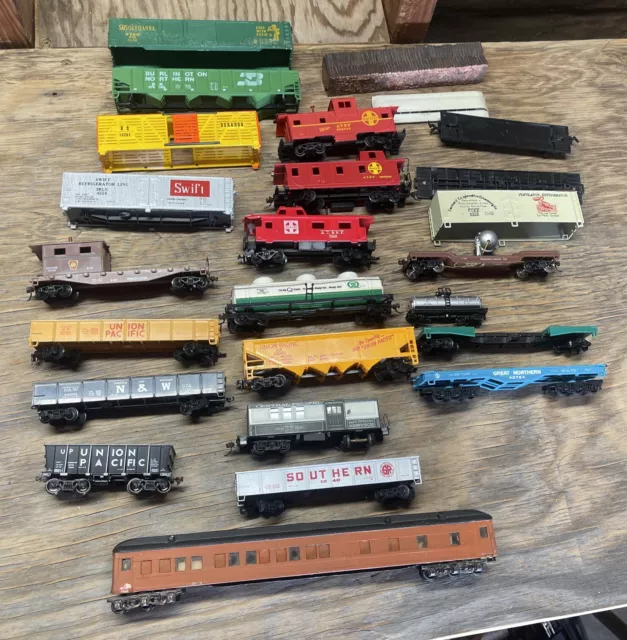 Huge Lot of Bachmann Trains HO Scale Model Train Cars Union Pacific Santa Fe