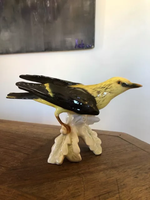 BEL OISEAU EN PORCELAINE ALLEMANDE " GOEBEL " Hauteur 13,4 cm