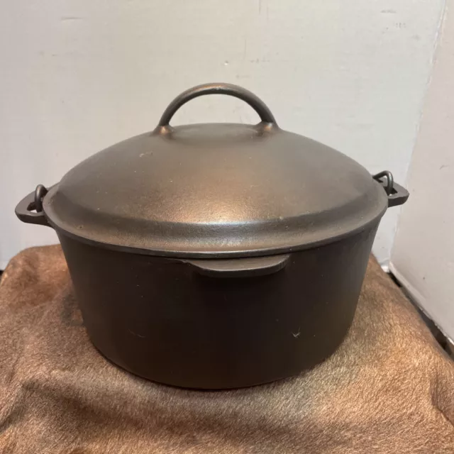 https://www.picclickimg.com/9kMAAOSwGExiTx10/Vintage-Unmarked-Wagner-cast-iron-Dutch-oven-8D-reconditioned.webp