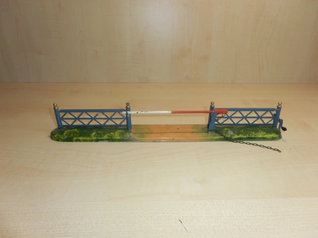 AY113) BING - Spur 0 - Schranke m. Kettenzug - L. 36 cm - ansehen