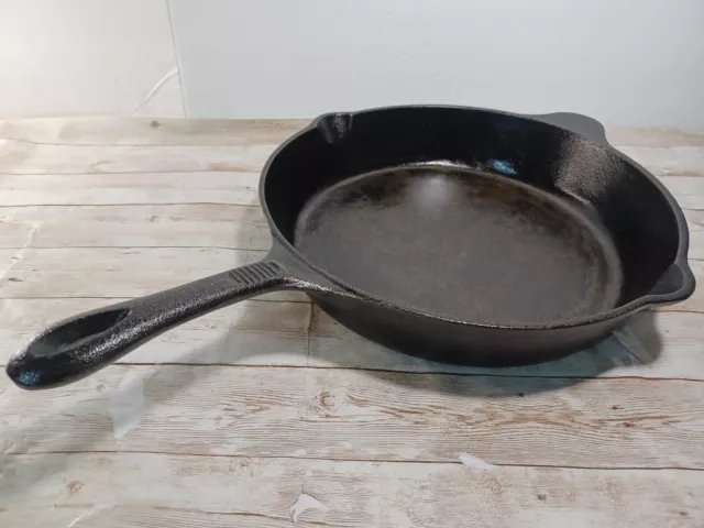 Vtg 11" Cast Iron Double Spout Skillet Frying Pan Heuck Classics Made in USA