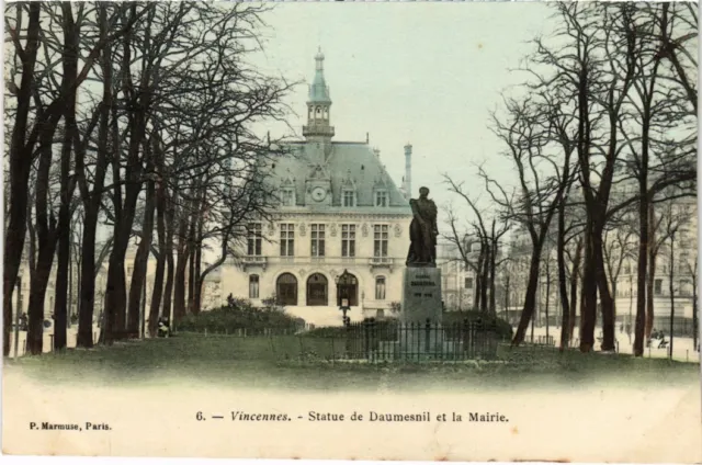 CPA Vincennes Statue de Daumesnil et la Mairie (1347393)