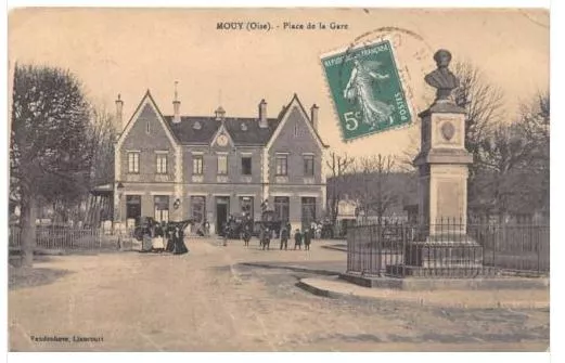 Cpa 60 Mouy Place De La Gare