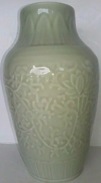 Vase en porcelaine, glaçure céladon, décor lotus, Longquan, Chine, Asie
