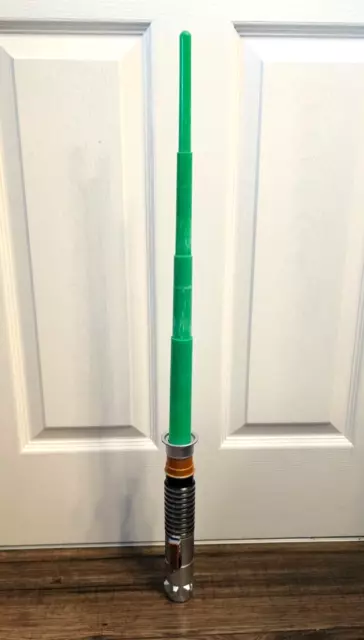 Hasbro 2015 Star Wars Luke Skywalker grünes Lichtschwert einziehbar Flick-Out
