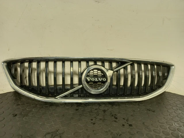 volvo-v40-front-centre-grille-with-volvo-emblem-2012-2020-139-19