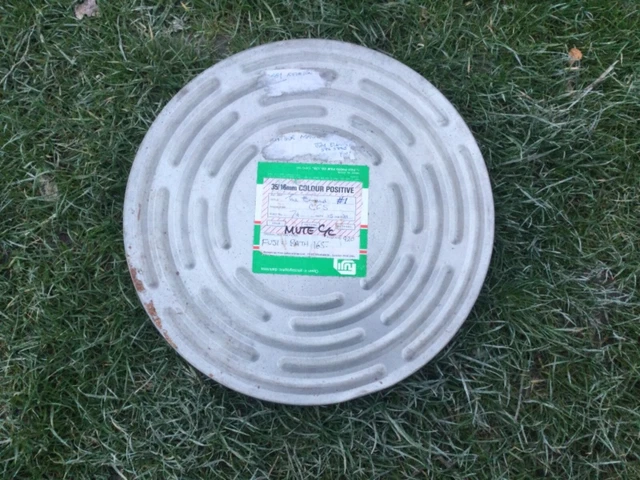 🙂 BOTE DE PELÍCULA DE METAL DE 35 mm de colección de 14,5"." Lata de almacenamiento de carrete de película grande*