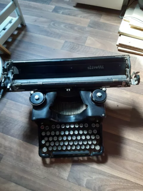 Ancetre Machine A Ecrire Olivetti M 40