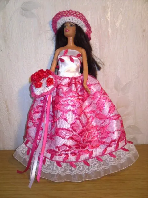 Robe de mariée blanche et fuchsia pour poupée Barbie + accessoires