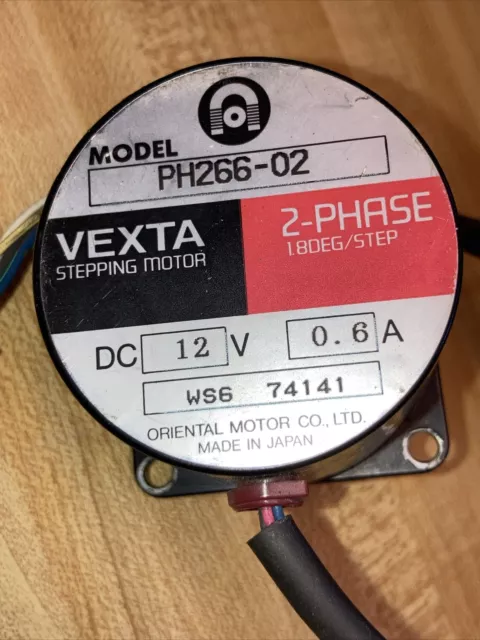 Vexta 2 Phase Stepping Motor PH266-02, Dual Shaft 1.8 DEG/Step 12V 0.6A