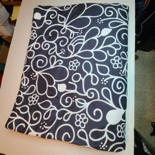 Xhilaration brand Comforter twin size, Reversible pattern, black OR White, Xhilaration brand Comforter twin size, Reversible pattern, black OR White,