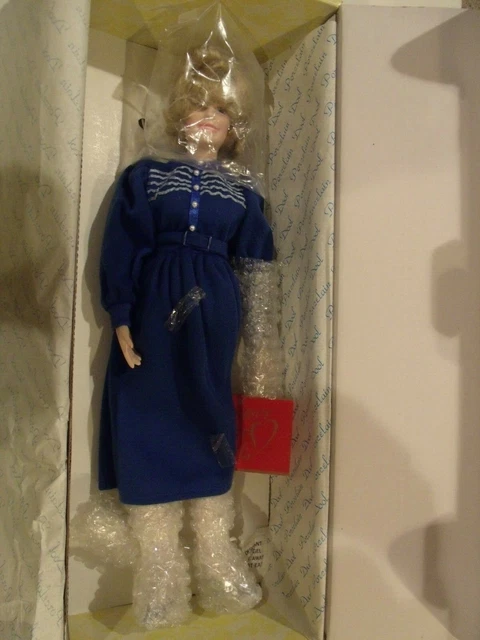 FASHION DESIGNER ROW DOLL 16” TALL PORCELAIN Vintage