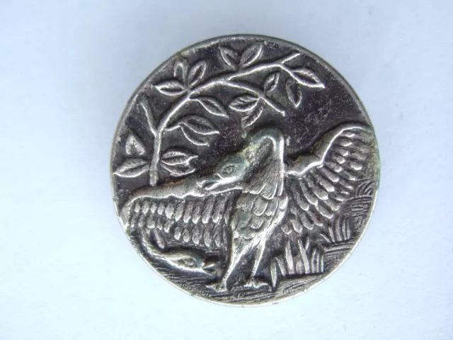 Mercerie ancienne- Bouton Art Nouveau métal argenté oiseau cygne  3,2 cm