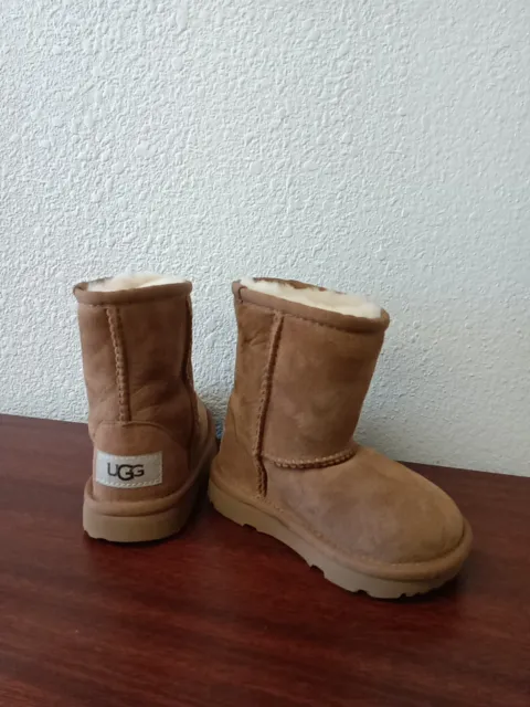 UGG Australia Women's Classic Short II Boots - Chestnut  US  Size 6 Baby Kids