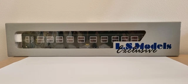 ROCO 4238B - Voiture 2éme Classe type unifié EW I du BLS verte