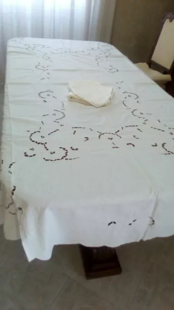 OGGETTISTICA: Tovaglia Ovale lino ricamata a mano + 12 Tovaglioli con  fiorellini colorati