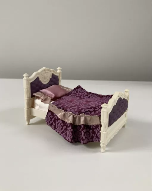 Sylvanian Families Luxury Bed - Elegant Town Manor