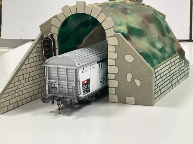 HORNBY - MECCANO -0 scale- Tunnel portals and mountain - 3 sets.