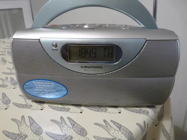 Radio GRUNDIG Music Boy 71 FM RDS MW LW SW