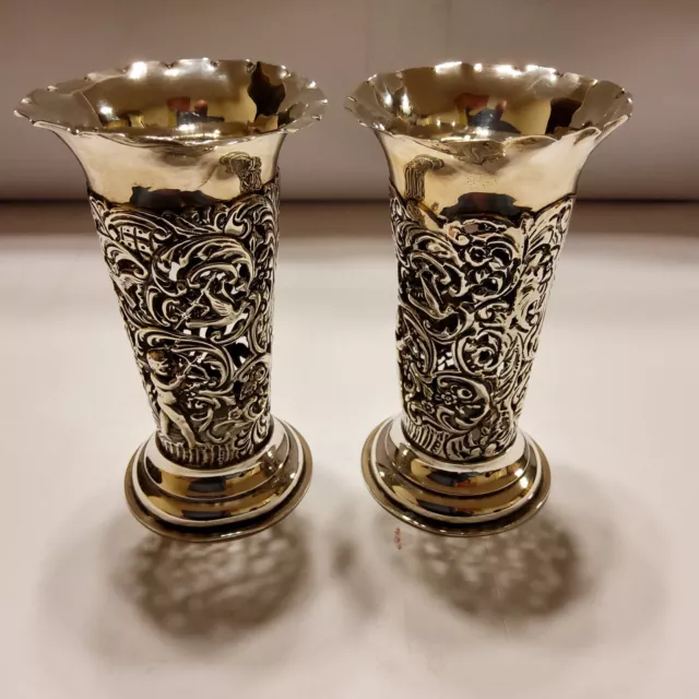 Un paio di vasi in argento sterling trafitti di orafi e argentieri 98,4 g