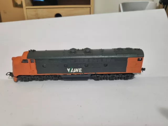 LIMA - V/LINE "S" CLASS CoCo DIESEL LOCOMOTIVE PAINTED (UNBOXED) HO Scale 3