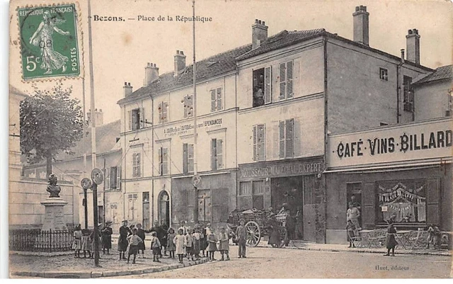 95.AM17848.Bezons.Place de la République.En l'état.Trous