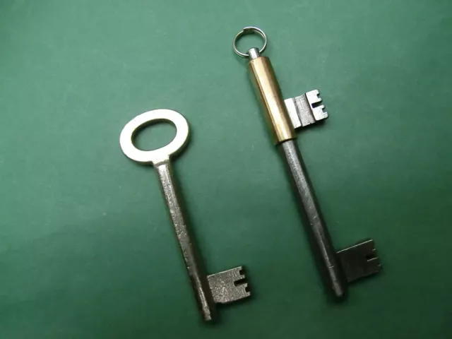 Alte Schlüssel - schöner alter originaler Berliner Durchsteckschlüssel