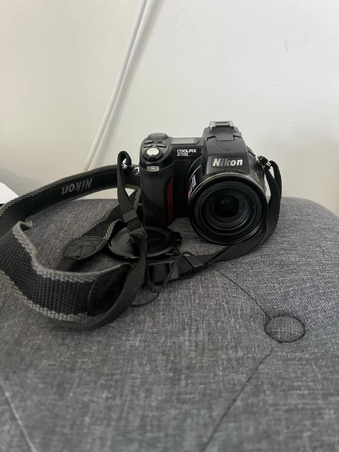 Nikon Coolpix E8700 – Appareil Photo Numérique Vintage 8MP, Zoom 8x, Avec Accessoires