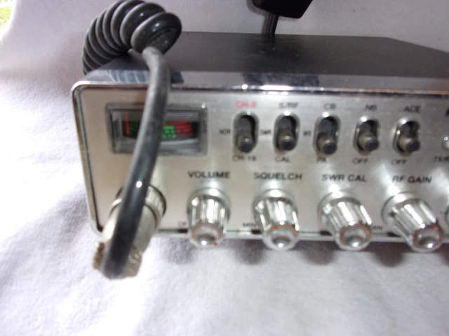 Radio Shack TRC-446 CB Radio with Microphone 3