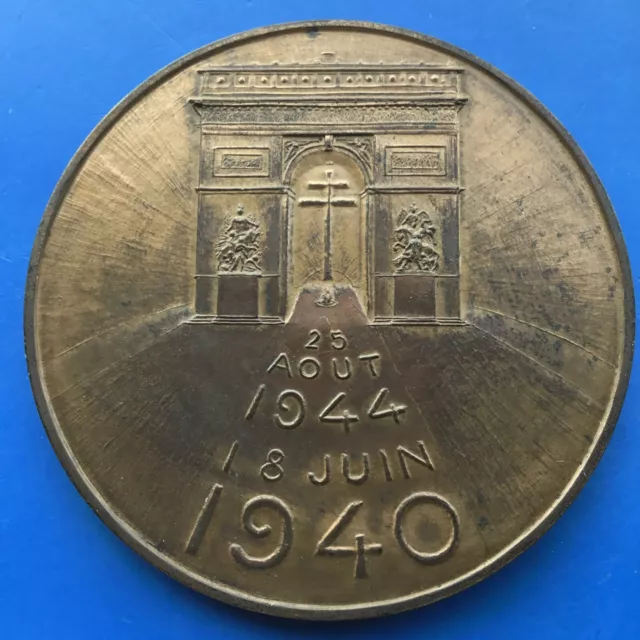 médaille arc de triomphe DE GAULLE 1940 1944 -  72 mm 190 gr Bronze