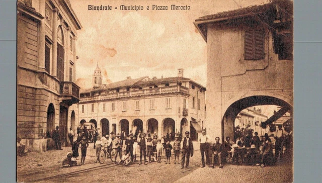 Novara Biandrate Municipio Piazza , Binari Tram ,pieghine F. Piccolo  spedita