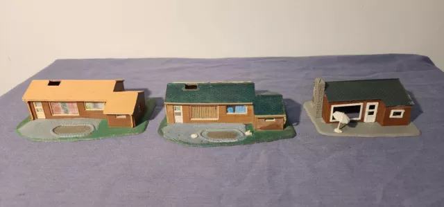 N scale COLLECTION OF SUBURBAN HOUSES - pre-owned