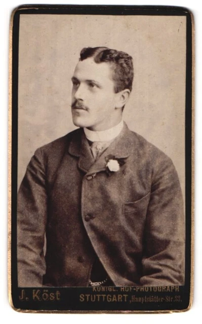 Fotografie J. Köst, Stuttgart, Hauptstätterstr. 33, Portrait stattlicher junger