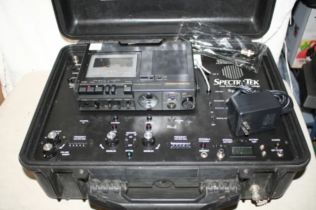SpectraTek Spectra 111 Law Enforcement Synthesized VHF Receiver Recorder Powers