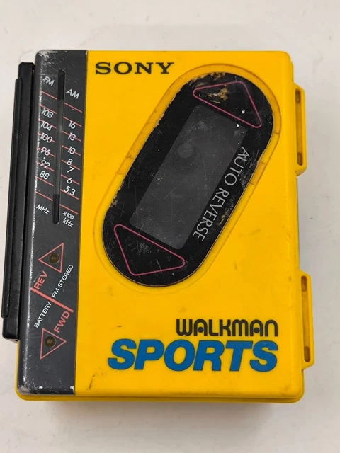 RARE 1986 SONY Walkman Sports Radio Cassette Player WM-F35 + OG Headphones WORKS EUR 141,37 - FR