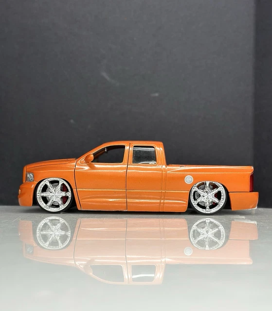 Jada 1/24 2003 ダッチラム Jada Dub City 2003 Dodge Ram 1:24