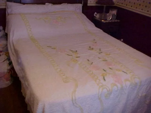 VINTAGE CHENILLE BEDSPREAD, WHITE w/ YELLOW AND PINK FLOWERS MORGAN JONES, AS IS