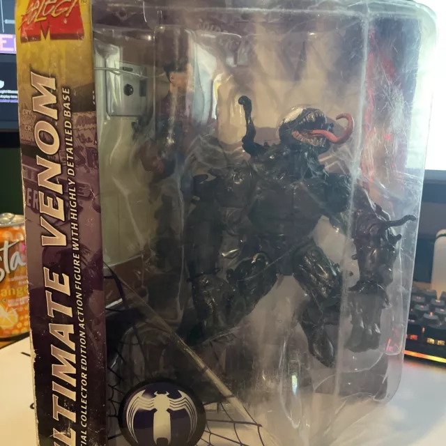 Marvel Diamond Select ULTIMATE VENOM with Spiderman & Base - BRAND NEW IN BOX