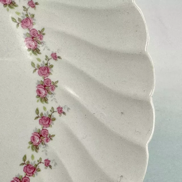 Antike weiße Keramikplatte mit rosa Rosen Design gestempelt Myott Staffordshire